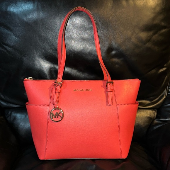 Michael Kors Handbags - 🔥🔥🔥NEW Michael Kors Jet Set Leather Zip Top Tote Shoulder Bag Side Pockets